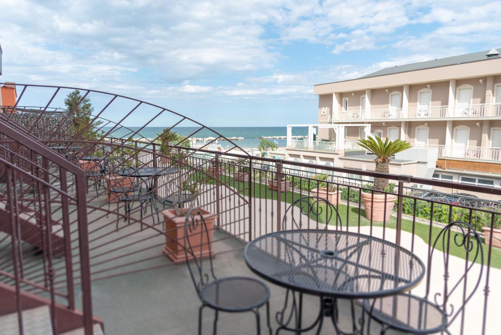 Hotel Giorgetti Orange Bellaria-Igea Marina Buitenkant foto